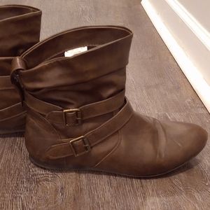 Size 9 brown slouchy Joe Boxer boots